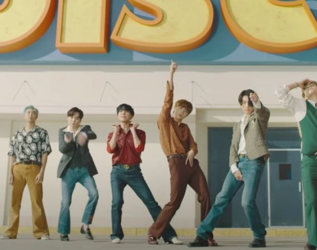 BTS Jadi Artis Korea Pertama yang Masuk 10 Besar Tangga Lagu Radio Billboard