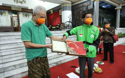 Peringati Hari Antikorupsi, Ganjar Undang Penjual Sayur hingga Driver Ojol