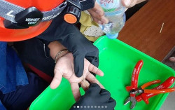 Kisah Unik, Damkar Magelang Bantu Warga Lepas Cincin yang Nyangkut di Jari