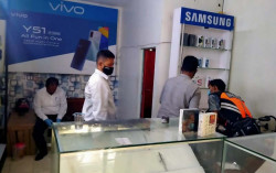 Konter Dibobol Maling, Belasan Telepon Seluler Senilai Puluhan Juta Raib