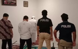 Rizieq Jadi Imam Salat Maghrib di Sela Menjalani Pemeriksaan di Polda Metro Jaya