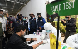 Pelancong Wajib RDT, Jawa Barat Larang Perayaan Tahun Baru 2021