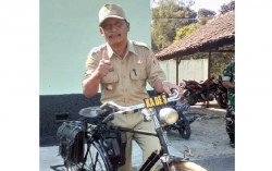 Ada-Ada Saja, Kades di Klaten Ini Jaminkan Sepatunya karena Tak Bawa Uang Saat Beli Nasi Goreng
