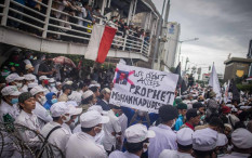 Memanas, Massa Aksi 1812 Bersitegang dengan Aparat