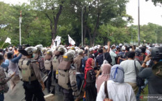 Reaktif Covid-19 Saat Dites, Polisi Angkut Pengikut Rizieq ke Wisma Atlet 