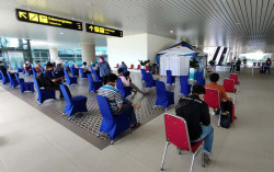 Layanan Rapid Antigen di YIA Diserbu Masyarakat