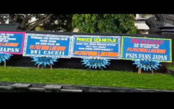 Kantor Gubernur Jawa Tengah Dikirimi Karangan Bunga Suporter PSIS
