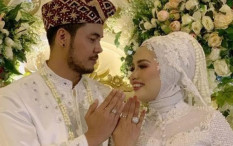 Menikah dengan Aher, Elly Sugigi Bilang Cincin Kawinnya Hilang di Parkiran