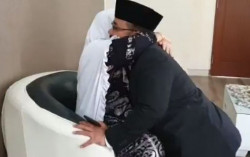 Mengharukan, Menag Yaqut Cholil Qoumas Minta Restu Ibu untuk Jabatan Barunya