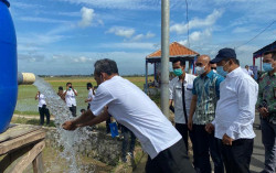 Dukung Electrifying Agriculture, PLN Pasang Listrik untuk Irigasi di Karanganyar