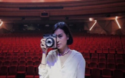 Eva Celia Santai Pamerkan Stretch Mark