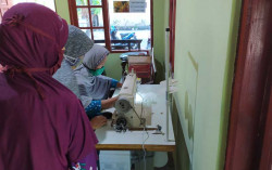 Omzet Baju Turun Drastis, Kelompok Jahit di Wanujoyo Dilatih Diversifikasi Produk