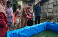 KKN PPM UMY Ajak Warga Rejosari Manfaatkan Lahan untuk Budidaya Lele Terpal