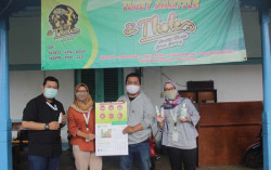 Dukung Sektor Pariwisata, UNISA Jogja Bagikan Hand Sanitizer