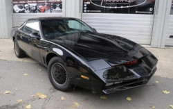 David Hasselhoff Jual Mobil KITT dari Serial Knight Rider