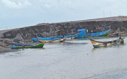 Warga Resah Akibat Penambangan Pasir di Muara Sungai Opak