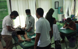 Kemenag Sleman Gelar Khitanan Sesuai Protokol Kesehatan