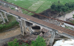 KAI Segera Bangun Jembatan KA yang Roboh di Brebes 
