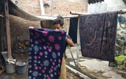 Batik Motif virus Corona Laris Manis