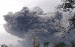 Kumpulan Video dan Foto-foto Awan Panas Gunung Semeru