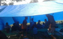 Takut Gempa Susulan, Ibu Hamil dan Lansia di Majene Tidur di Gunung
