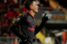 Tinggalkan Arsenal, Mesut Ozil Kini Berkostum Fenerbahce