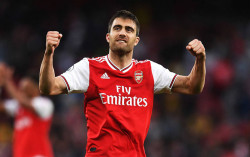 Tinggalkan Arsenal, Sokratis Pulang Kampung & Gabung Olympiakos