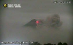 Merapi Luncurkan Awan Panas, Dilaporkan Terjadi Hujan Abu