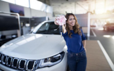 Tips Merawat Mobil Berwarna Putih Agar Tak Kusam