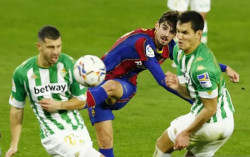 La Liga: Tundukkan Real Betis, Barcelona Geser Madrid