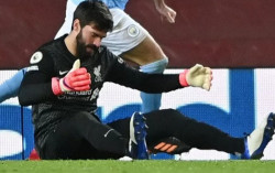 Kiper Alisson Bikin 2 Kali Blunder, Begini Kecewanya Bos Liverpool Klopp