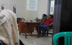 Korban Banjir Minta Bantuan Beras, Petugas Dinsos Pekalongan Asyik Karaoke