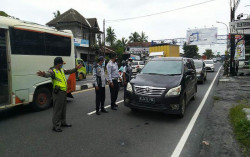 Ratusan Kendaraan Luar DIY Terjaring Razia Antigen di Tempel & Prambanan, Puluhan Diminta Putar Balik