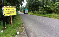 Dibuat dari Beton, Perbaikan Jalan di Perbatasan Semin Telan Rp9 Miliar