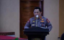 Kapolri Beri Penghargaan kepada Dua Anggota Polda DIY