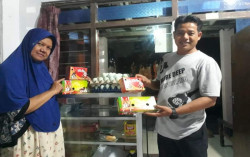 UMY Dampingi Pemasaran Telur Asin Grinting Secara Online
