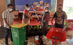 Pelaku Ekonomi Kreatif di Borobudur Dilatih Memotret Produk