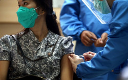 Survei: 41 Persen Warga Cuek Soal Vaksin