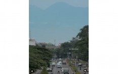 Lagi, Fotografer Ari Wibisono Bagikan Panorama Gunung Gede Pangrango dari Kemayoran 