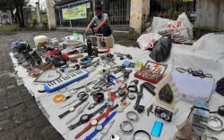 Imbas Pandemi, Warga Ramai-Ramai Jual Perabot ke Pasar Klitikan