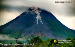 Setelah “Istirahat” 3 Pekan, Merapi Kembali Luncurkan Awan Panas