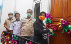 YBM PLN Berikan Bantuan Bedah Rumah 