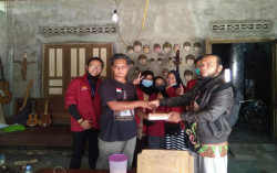 KKN UMY Kuatkan Legalitas Izin UMKM Pande Besi Dusun Jodog