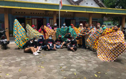 UMY Berdayakan PKK Bantul Timur dengan Batik Ecoprint