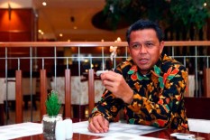 OTT KPK: Ini Foto-Foto Nurdin Abdullah saat Dibawa KPK ke Jakarta