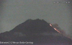 Merapi Kembali Muntahkan Awan Panas Sejauh 1 Kilometer ke Barat Daya