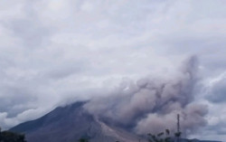 ABu Vulkanik Gunung Sinabung Capai 1 Kilometer