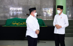 Presiden Jokowi Melayat Mendiang Artidjo Alkostar di UII Jogja