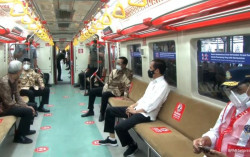 Pulang Kampung, Jokowi Jajal KRL Jogja-Solo