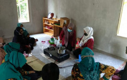 KKN UMY Tingkatkan Imun Warga Desa Krebet Lewat Tanaman Toga